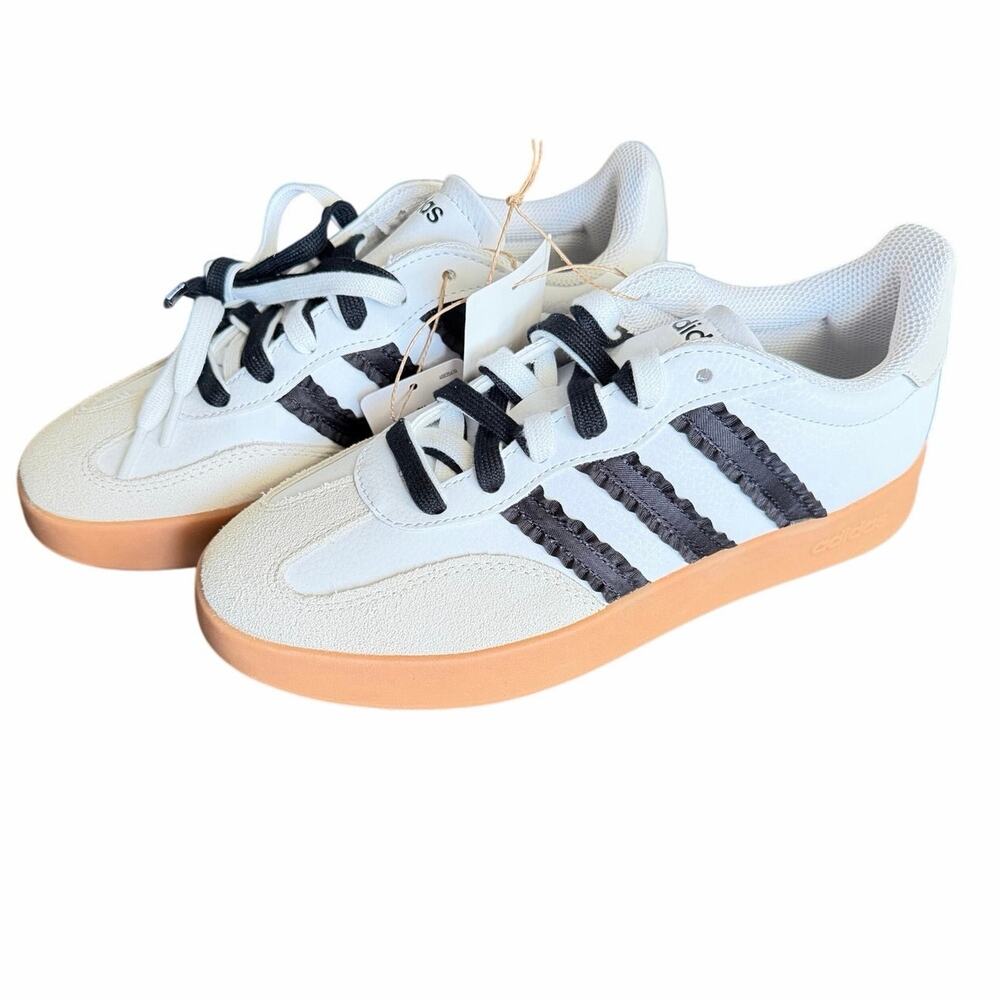 NIB adidas Barreda Sneakers White Black Gum Sole Ruffle 3-Stripes Size 8.5